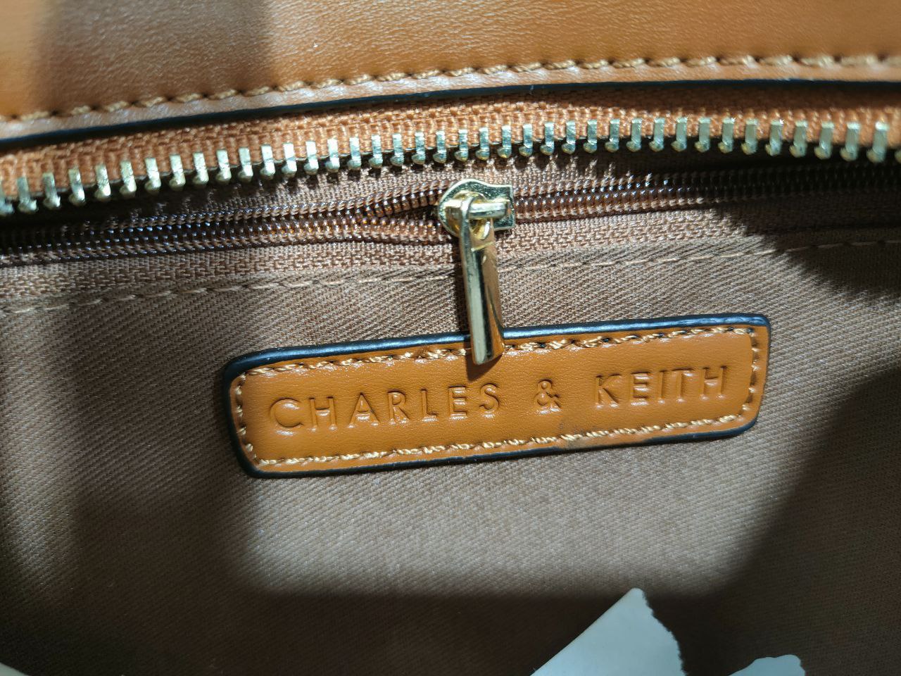 /public/uploads/photos/shares/Suzy bags/IMG_2719.jpeg